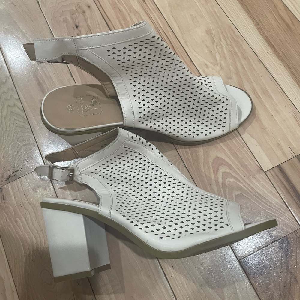 Beige women’s block heels sandals Sz 10